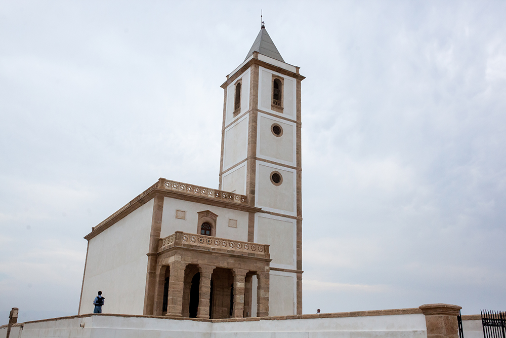 Heiraten im Ausland in Spanien, Kirche am Strand